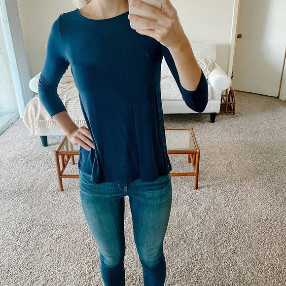 Lilly Pulitzer blue top with back cut out - Picture 2 of 7